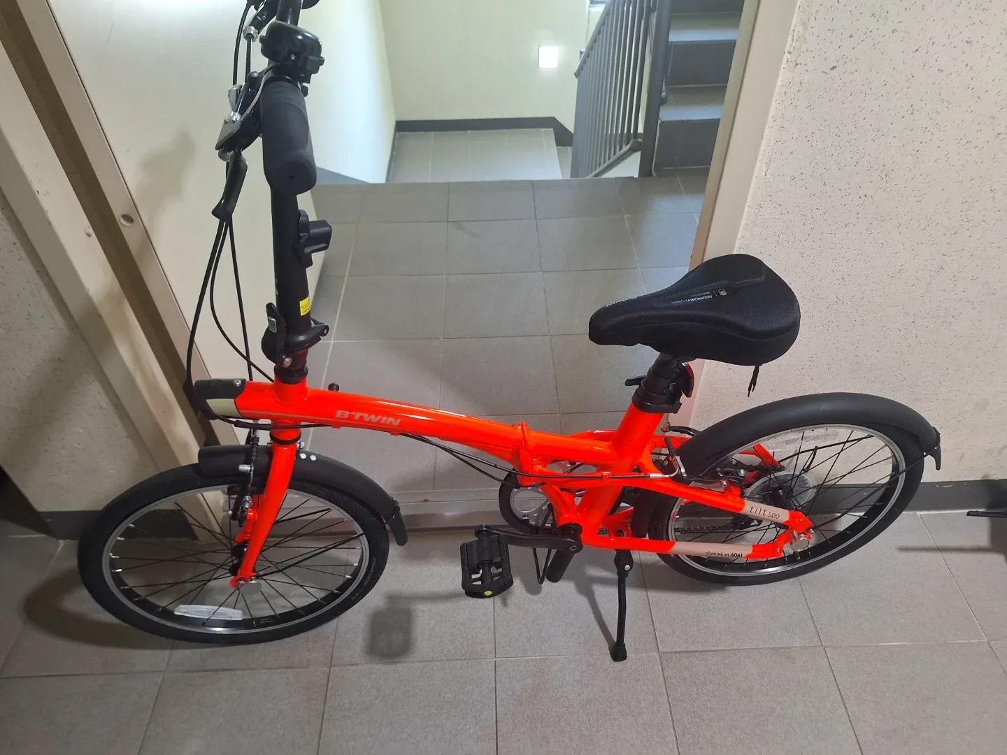 비트윈 오렌지 20인치 접이식 자전거