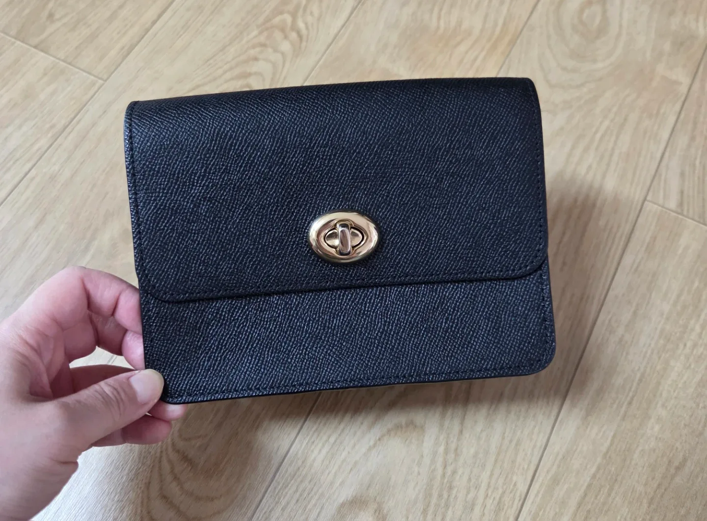 코치 블랙 크로스백