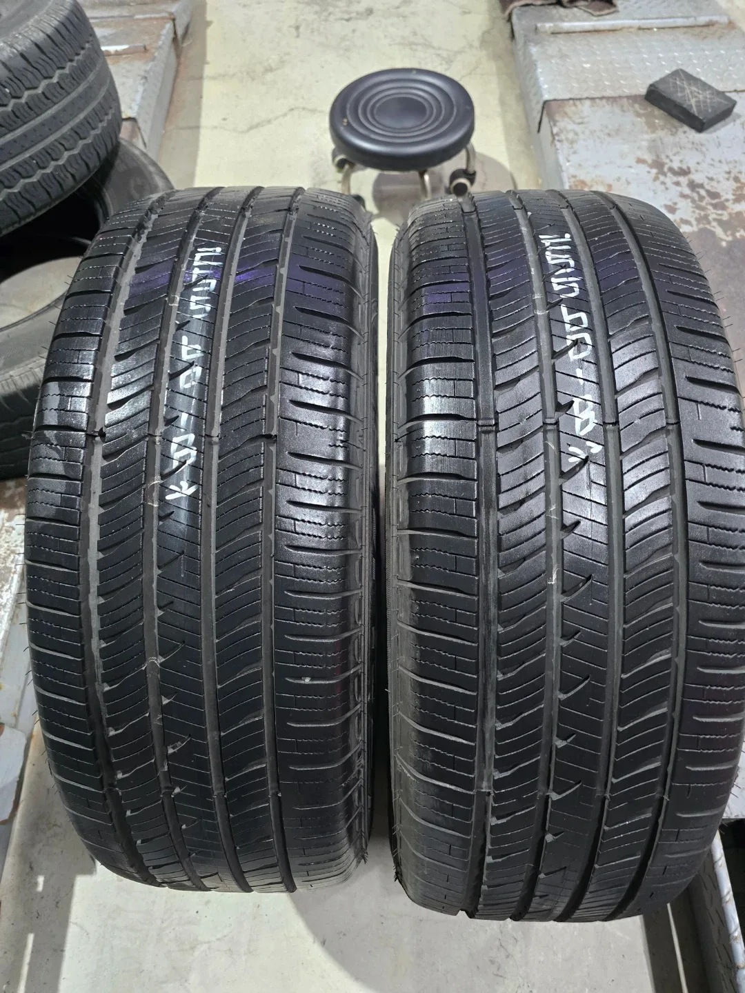 255 60 18 중고 타이어 A급 2개