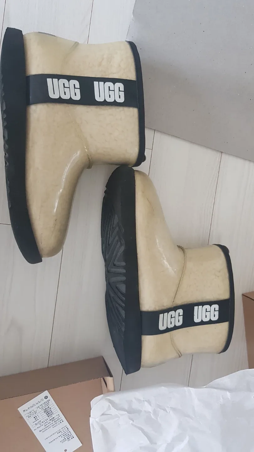 중고!! 신세계 인터내셔날 정품 미국 어그 UGG 키즈 클리어 미니 II 210  usa 2 uk1 eu33.5