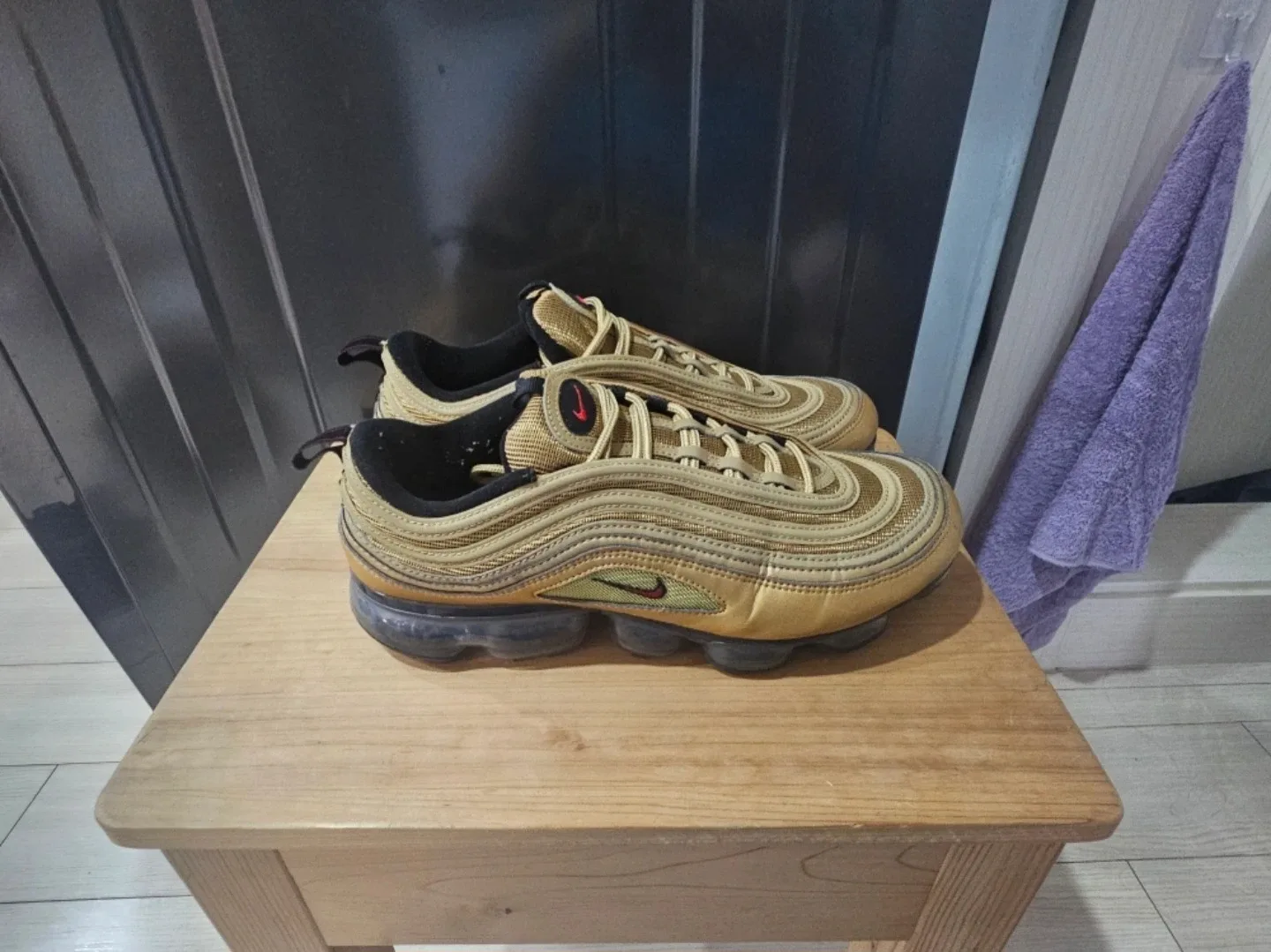 나이키 에어 베이퍼맥스 97 골드 285mm