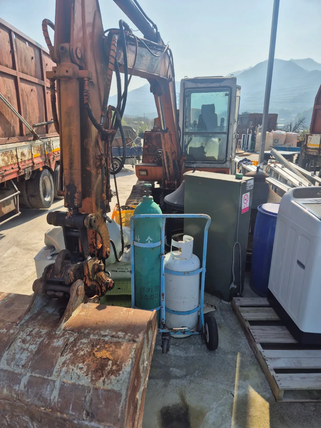 굴삭기 02포크레인중고 팔아요