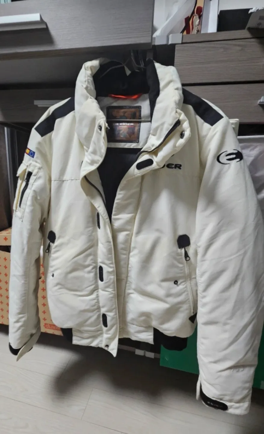 아이더 스투키 흰색 패딩(90~95)