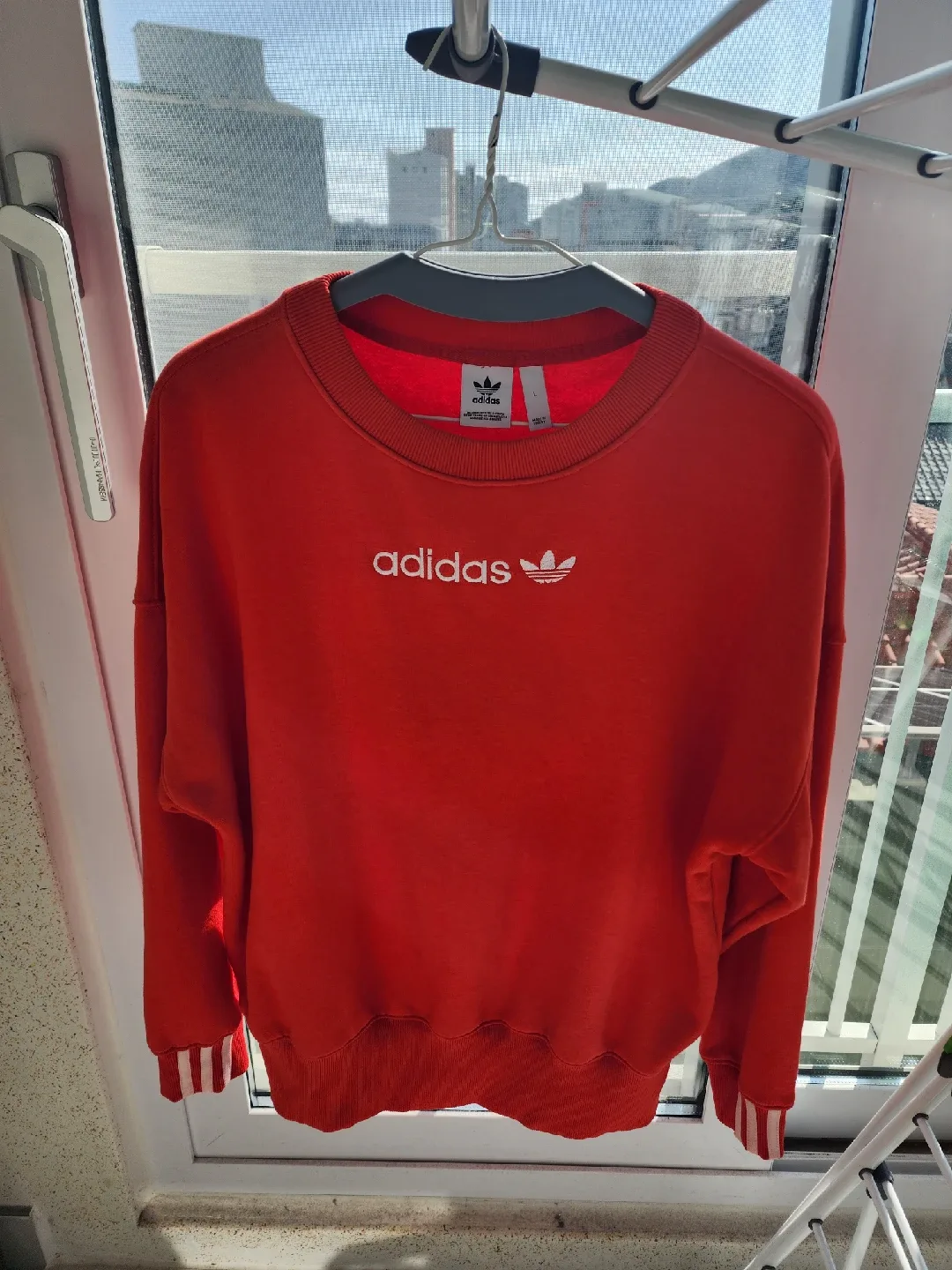 아디다스 빨간색 맨투맨