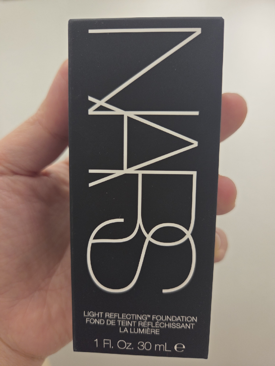 나스 라이트 리플렉팅 파운데이션 바르셀로나