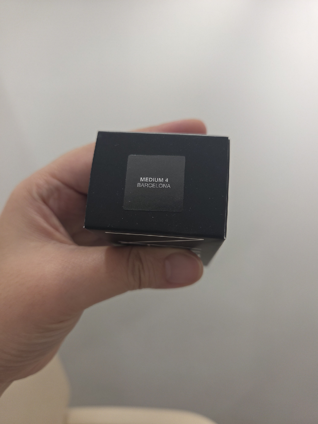 나스 라이트 리플렉팅 파운데이션 바르셀로나