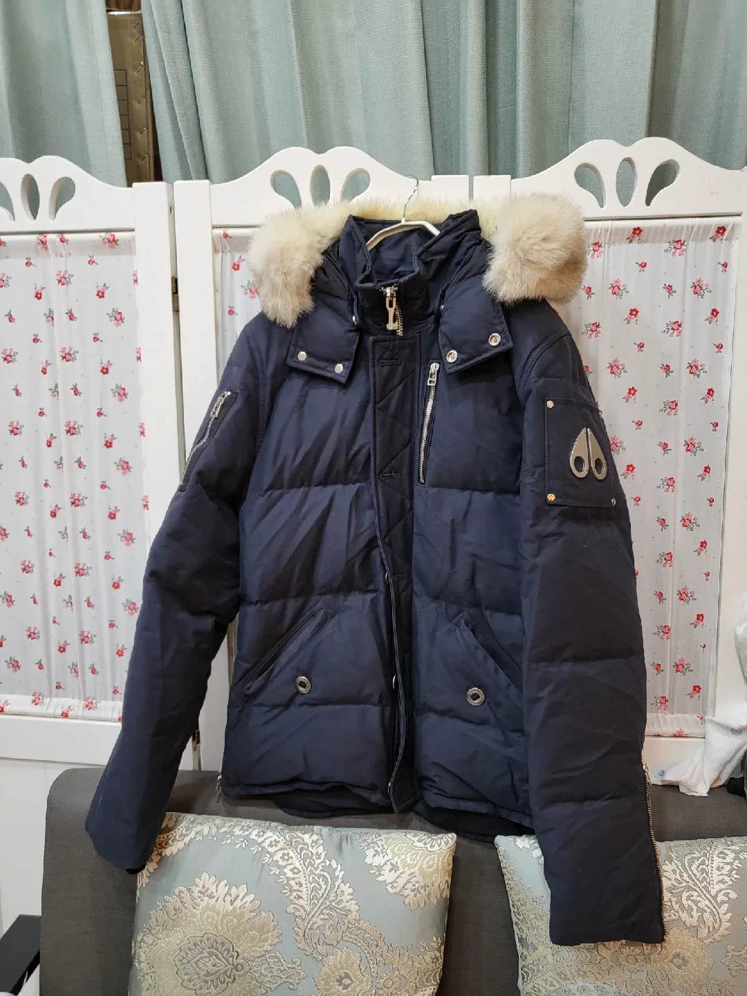 남자 무스너클 패딩 M사이즈 네이비