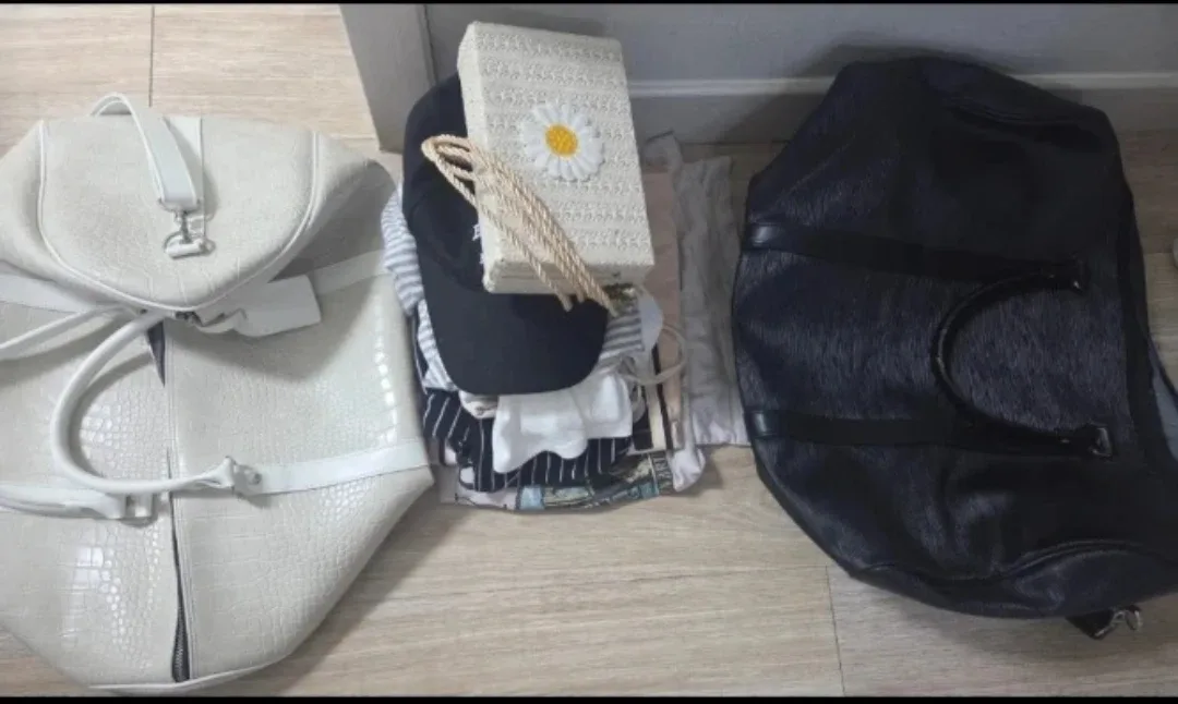 일괄 중고 여성헌옷 옷정리 보스턴가방 여행가방 모자 줄무늬 민소매 원피스 모자 크롭탑 튜브탑