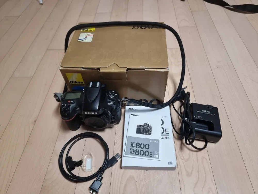 니콘 D800 풀프레임 DSLR 카메라 판매합니다.