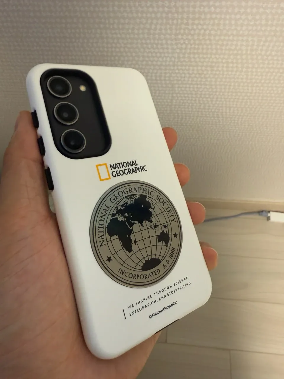 갤럭시 s23 케이스 팝니다 (내셔널 지오그래픽 메탈데코 하드쉘 케이스)