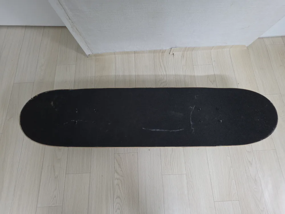 중고 스케이트보드 팝니다.