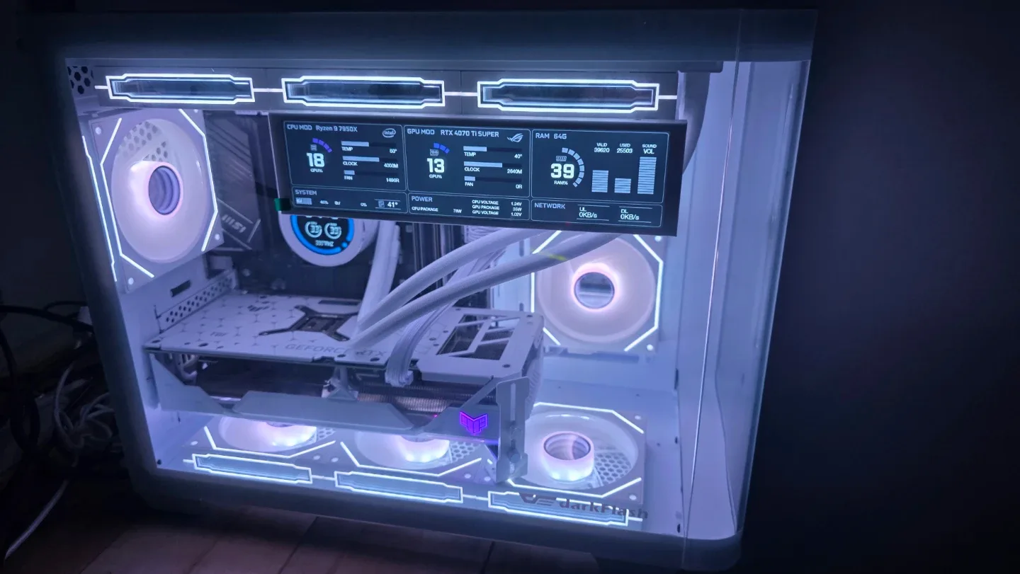 [가격내림][게이밍 데스크탑]화이트 7950x, 4070 Ti SUPER