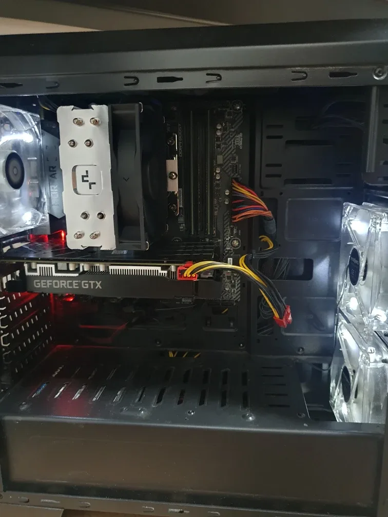 게이밍 컴퓨터 본체 i5 9500F GTX 1660 SUPER