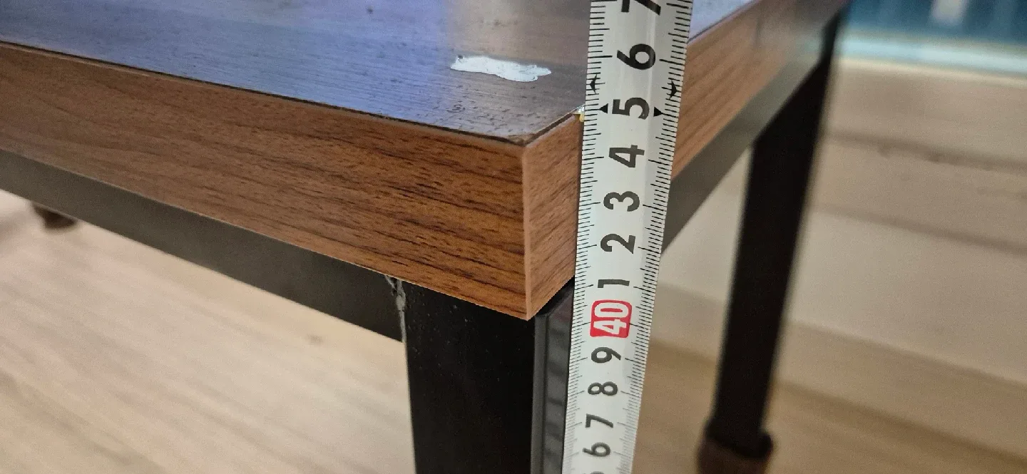 짙은 갈색 선반테이블