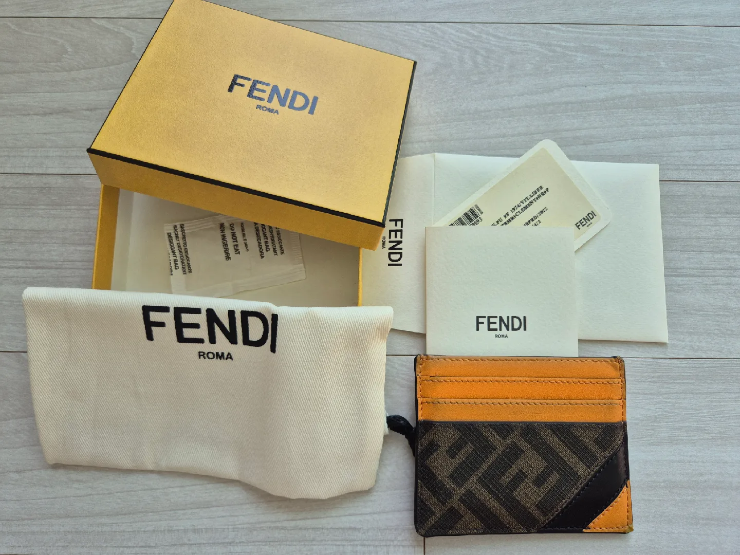 펜디 중고 카드지갑 판매