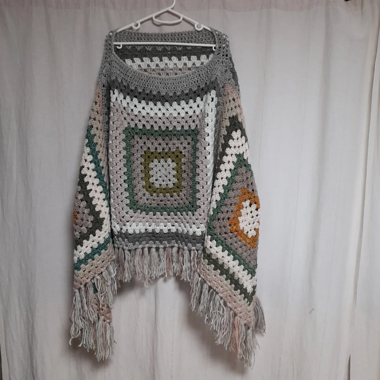 중고 빈티지 손뜨개 털실 그래니스퀘어  모티브잇기 판쵸 망토 케이프 Free