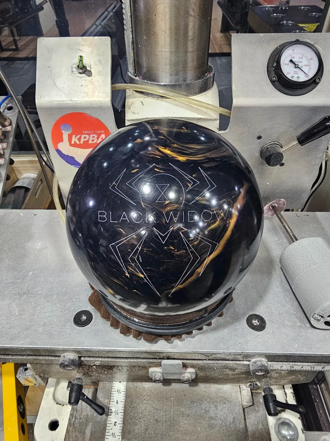 📌중고볼링공 블랙위도우 15파운드📌지공포함