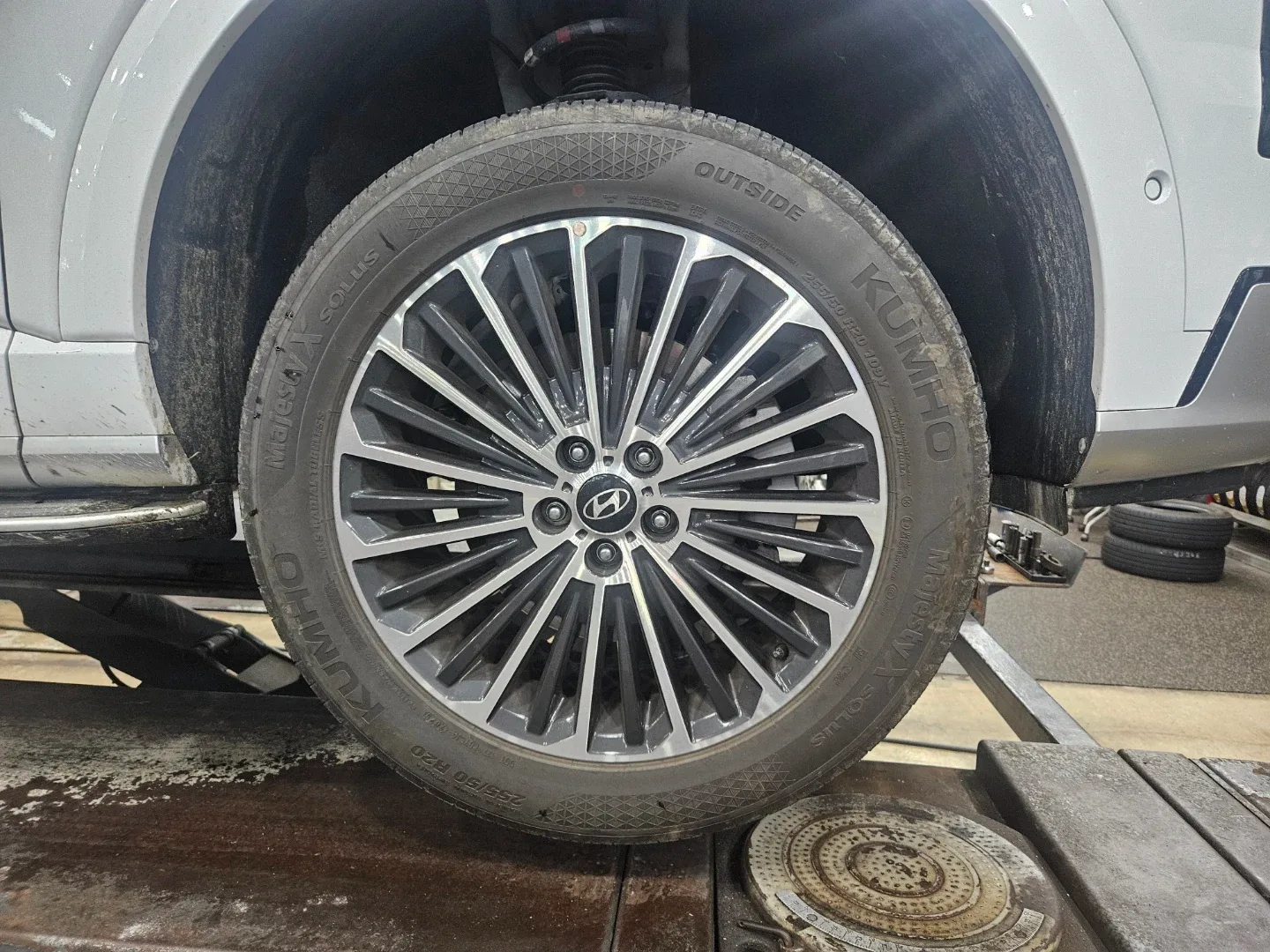 (중고) 신형펠리세이드 타이어. 금호 Majesty SOLUS 255/50R20 타이어