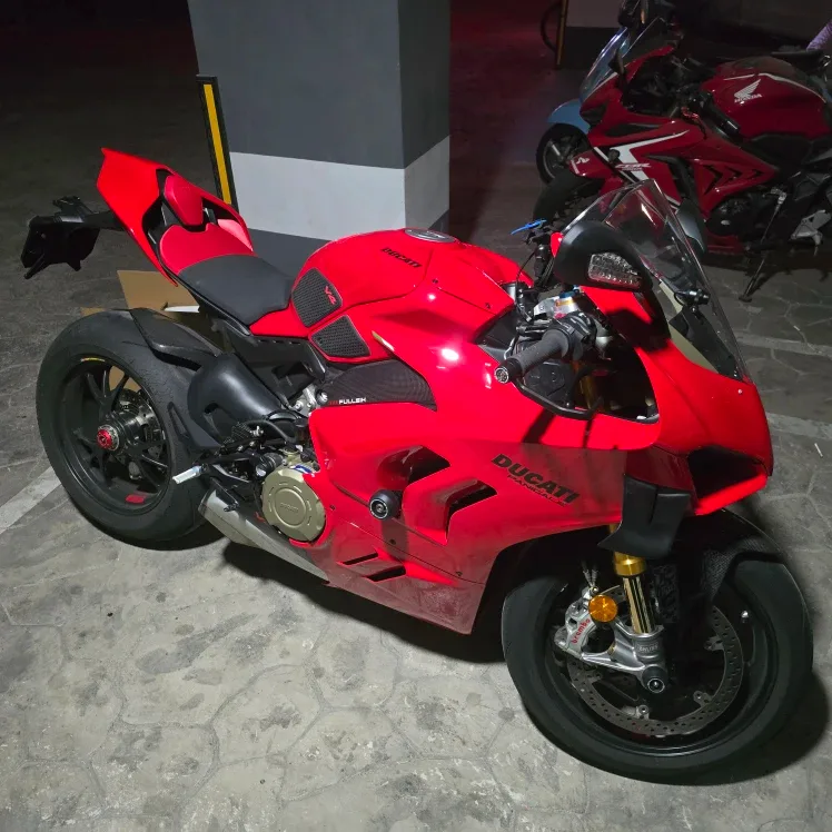두카티 파니갈레 V4s 신차급 2023년식 3300km 튜닝다수 팝니다