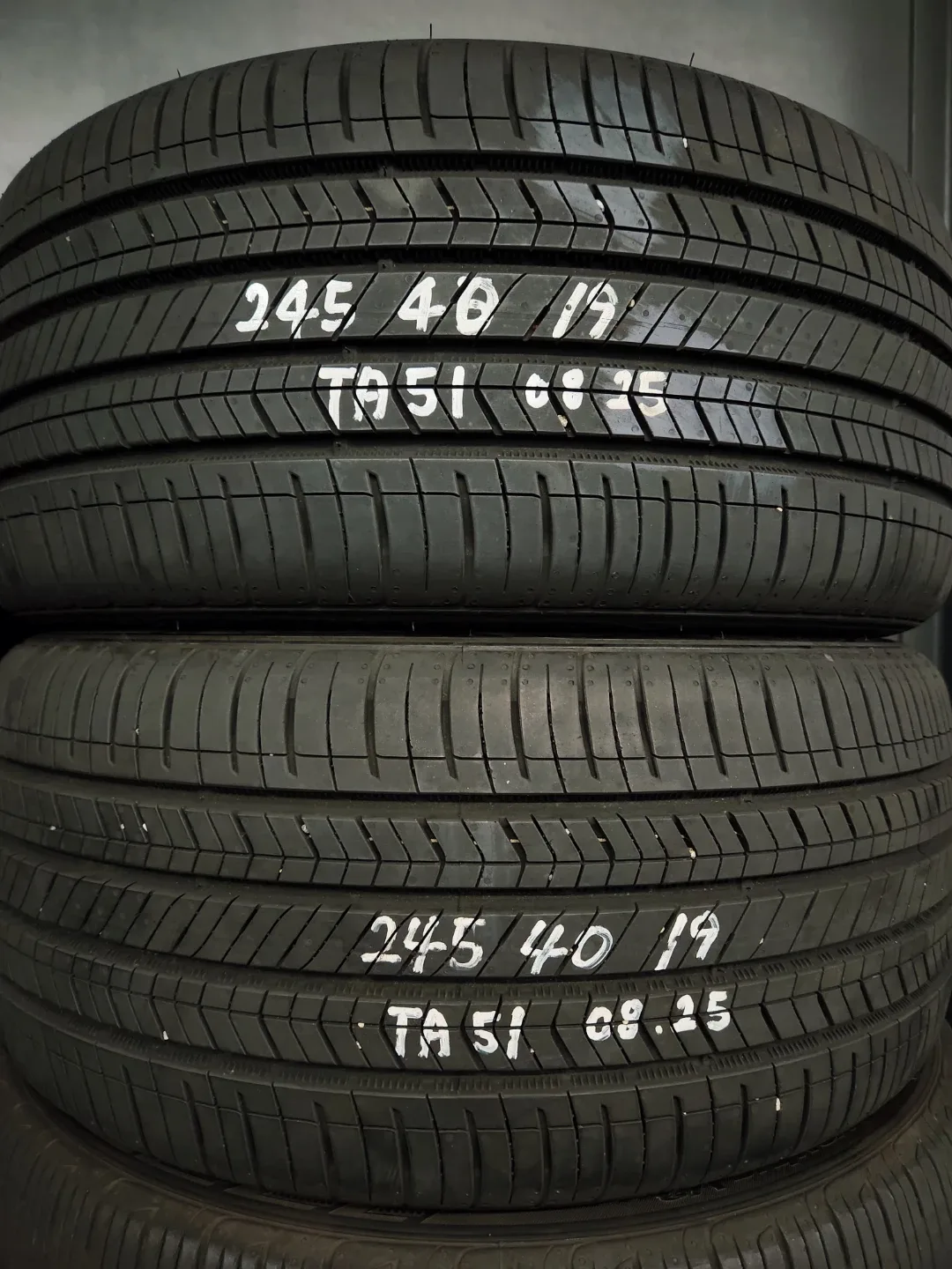 중고 타이어 245 40 19