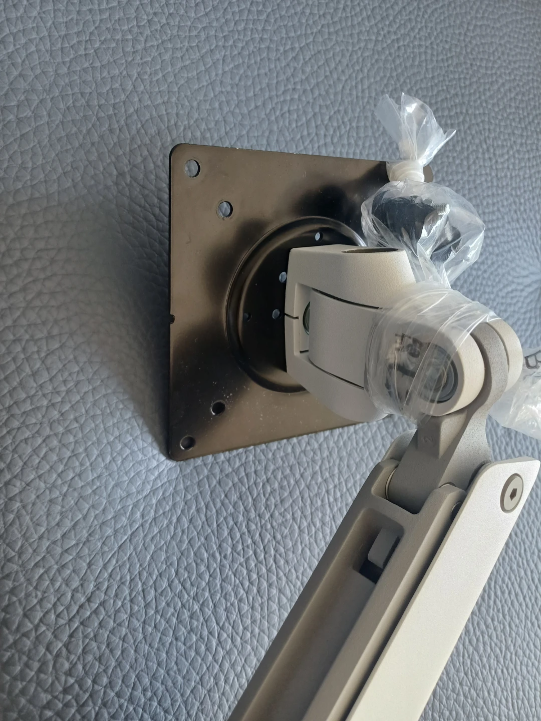 어고트론 MXV 모니터암 화이트