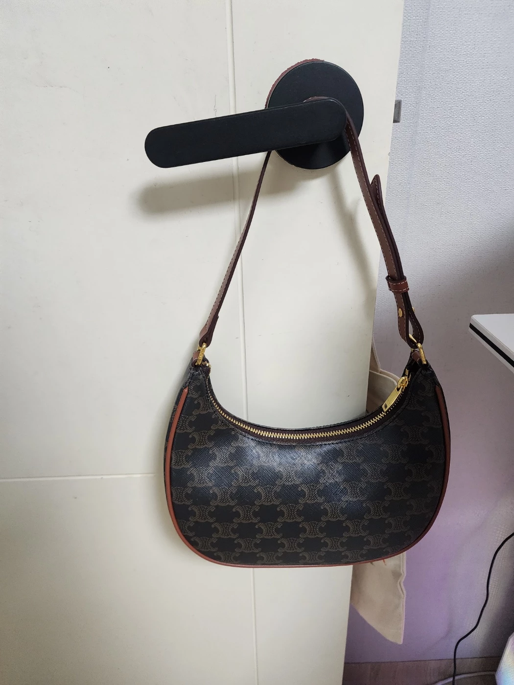 깔끔한 셀린느 아바백 클래식