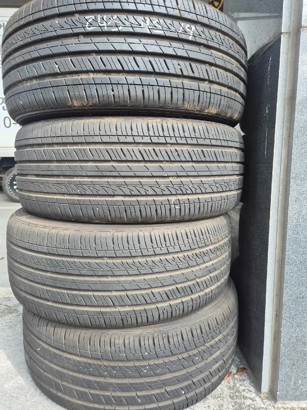 오패라 골드 중고타이어245 45 19 한대분판매