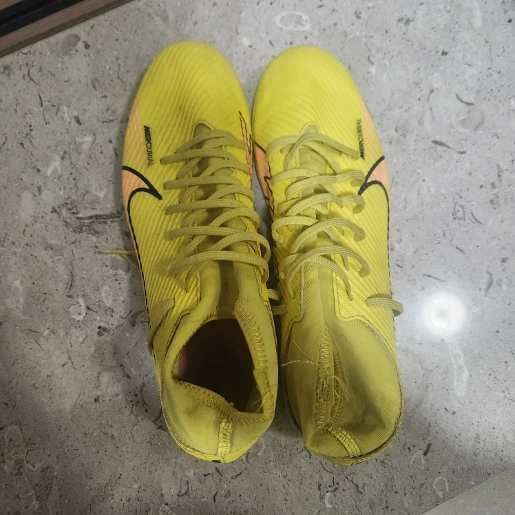 나이키 머큐리얼 축구화 옐로우