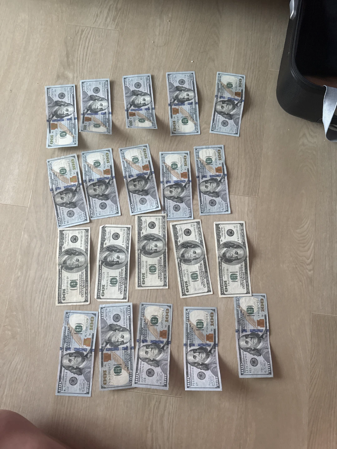 100달러 지폐 20장