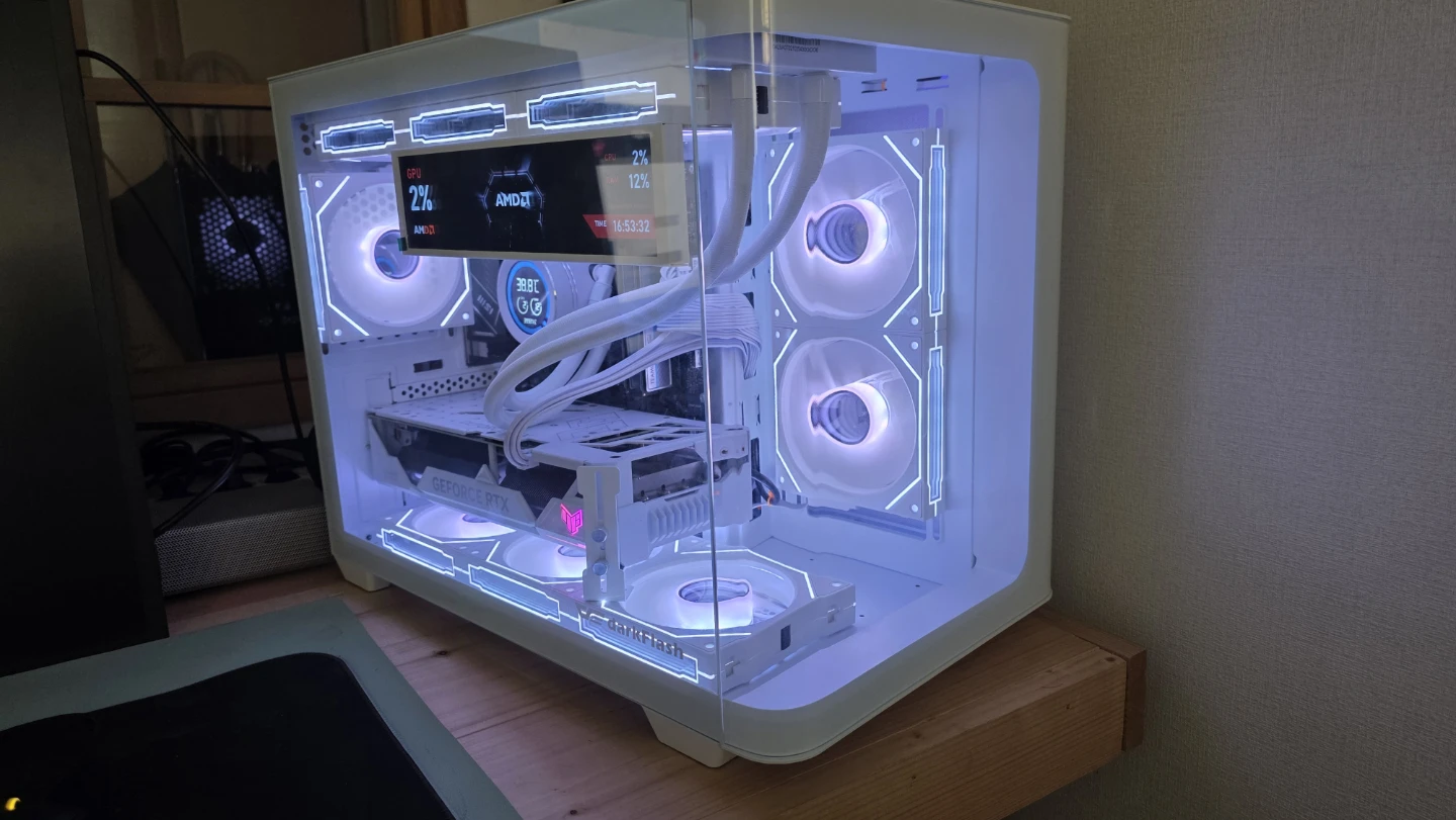 가격내림][게이밍 데스크탑]화이트 7950x, 4070 Ti SUPER