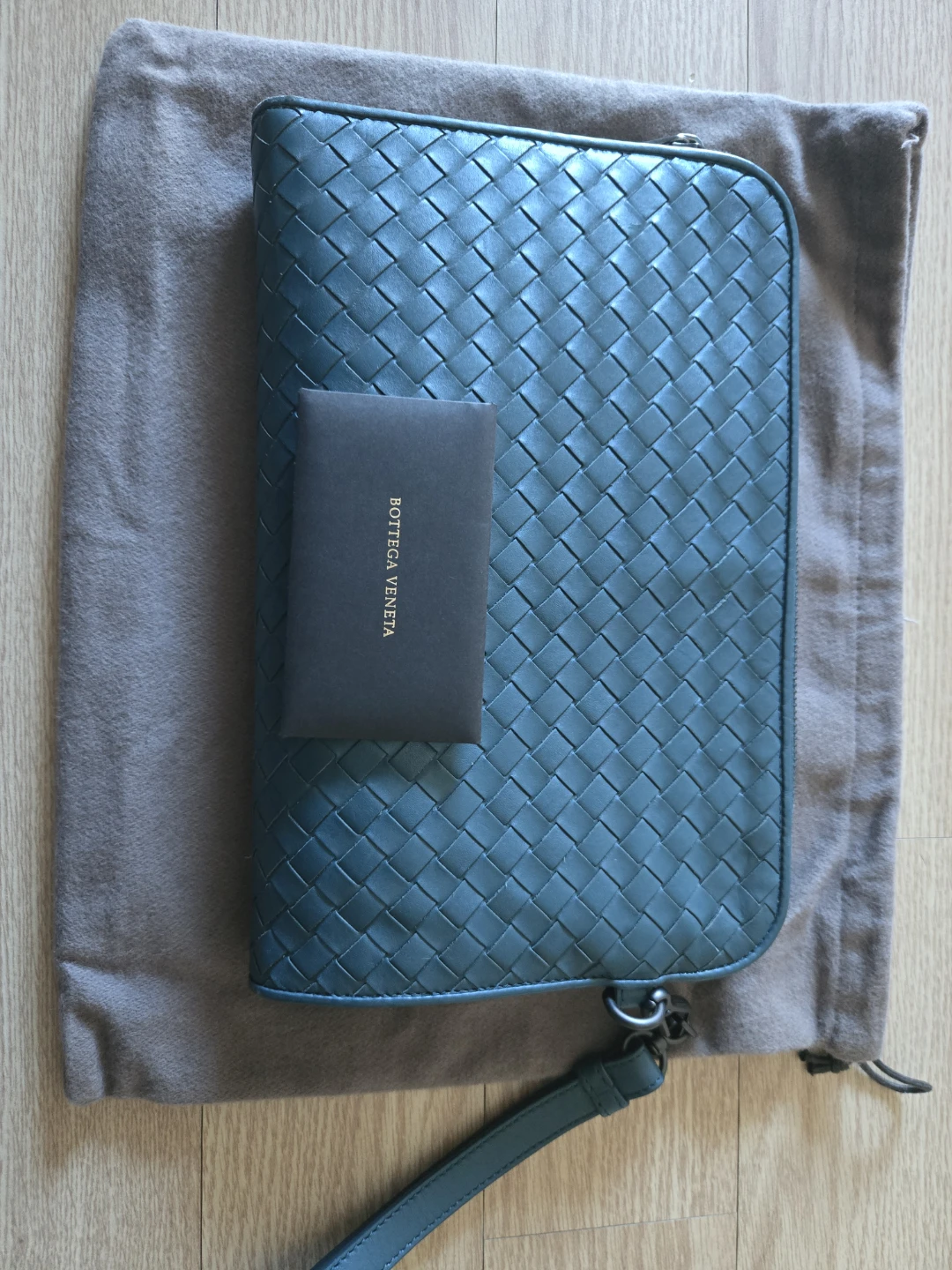 cos 코스 리플 크로스바디 백 크루아상백 하늘색