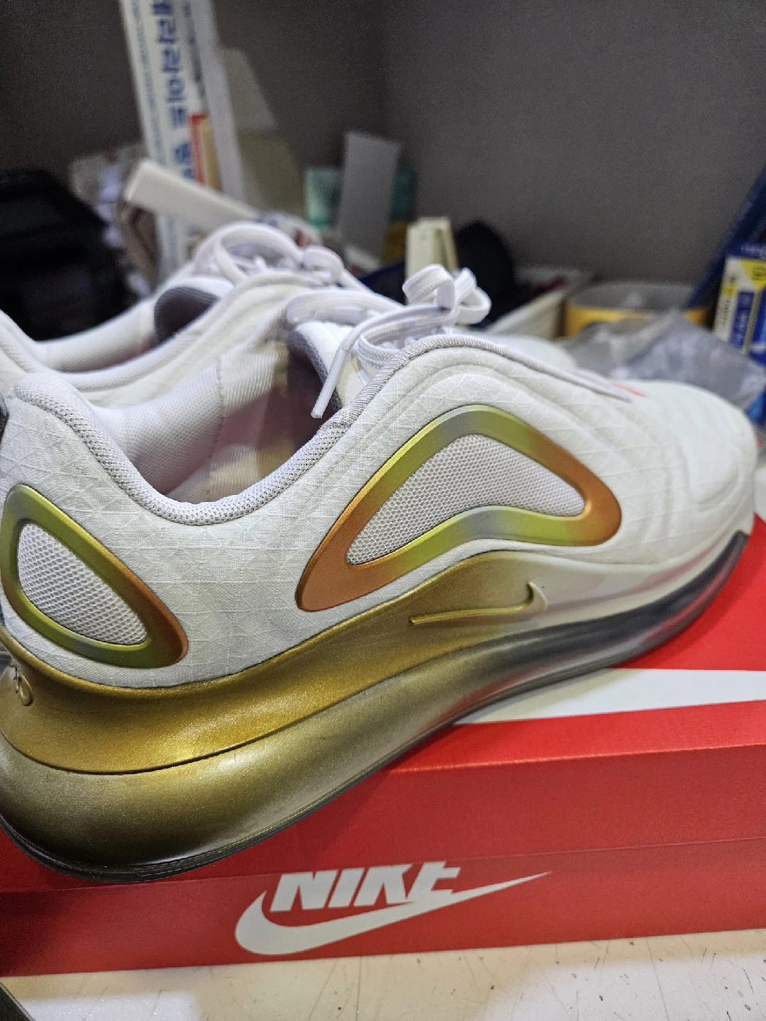 나이키 에어맥스 720 화이트/골드 265사이즈