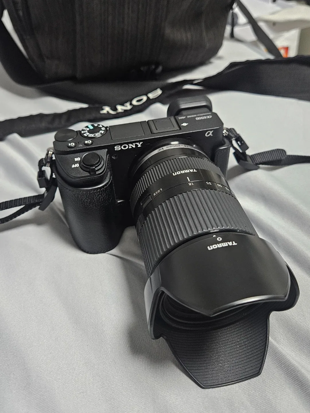 소니 a6500 미러리스 카메라 + 시그마 30mm F1.4 DC DN + 탐론 18-200mm 렌즈