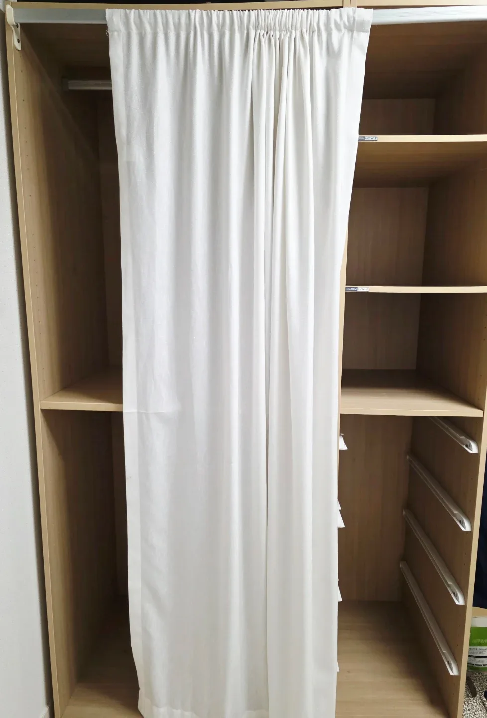 한샘.화이트 커튼 (옷장 커튼)