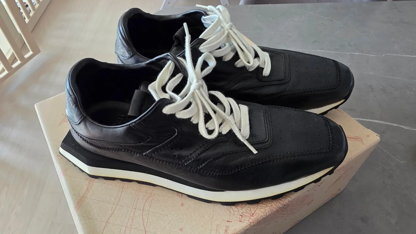 벨루티 운동화 42사이즈