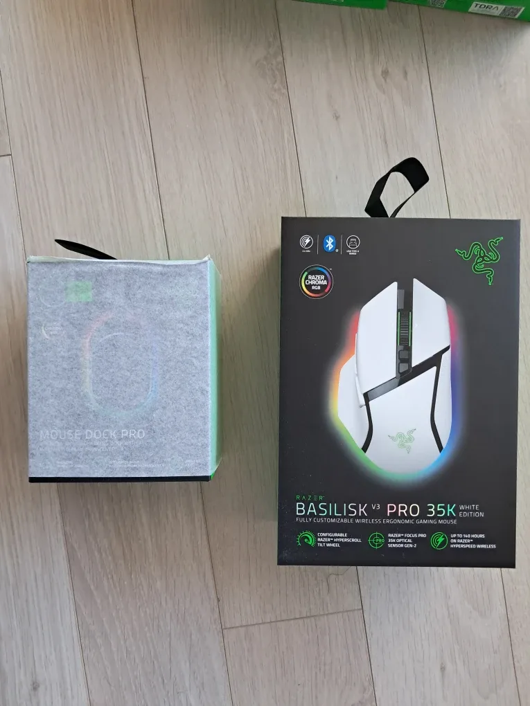 미개봉새상품) 레이저 바실리스크 v3 pro 35k 화이트+마우스 독