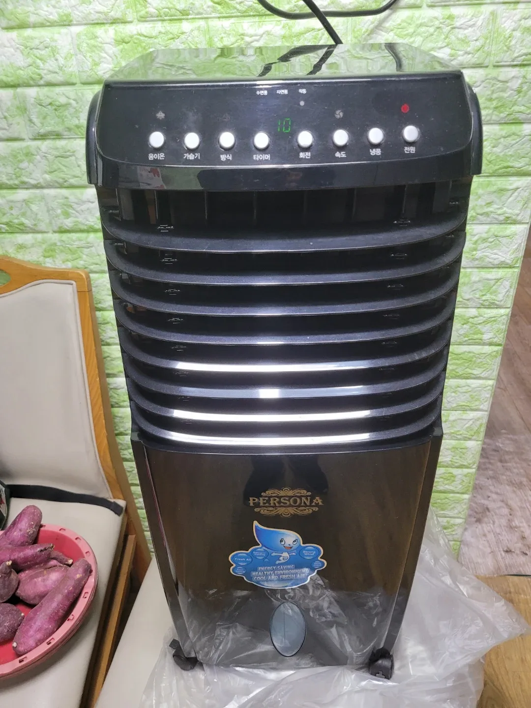 냉풍기 가습기 블랙 구입해서 사용은 많이안했습니다 정말시원합니다