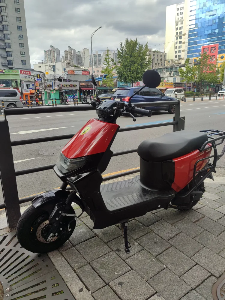 무판무보험 합법 주행가능. 페라리 스타일 깔끔한 미니쿠듀얼 울트라 대용량배터리 48v48ah 전기스쿠터 신차220만