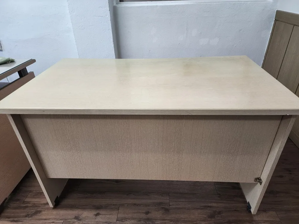 아이보리색 중고 책상