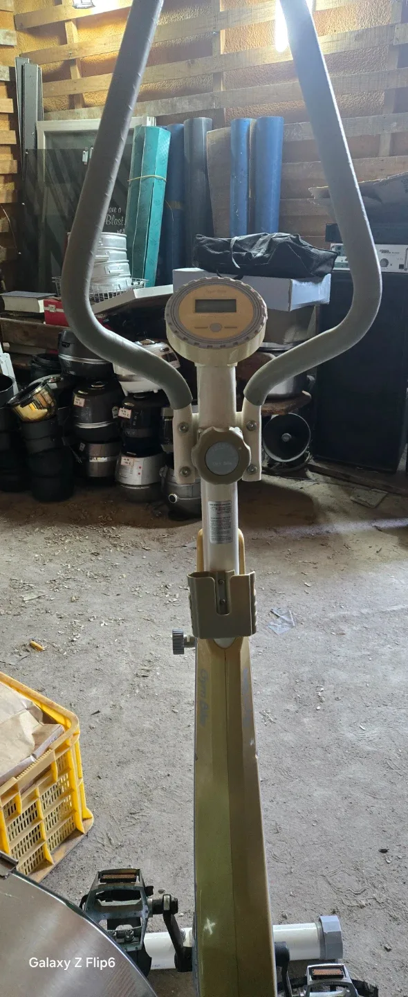 상태 깨끗한 입식 실내 자전거 (가정용 운동기구) 저렴하게 내놓습니다!