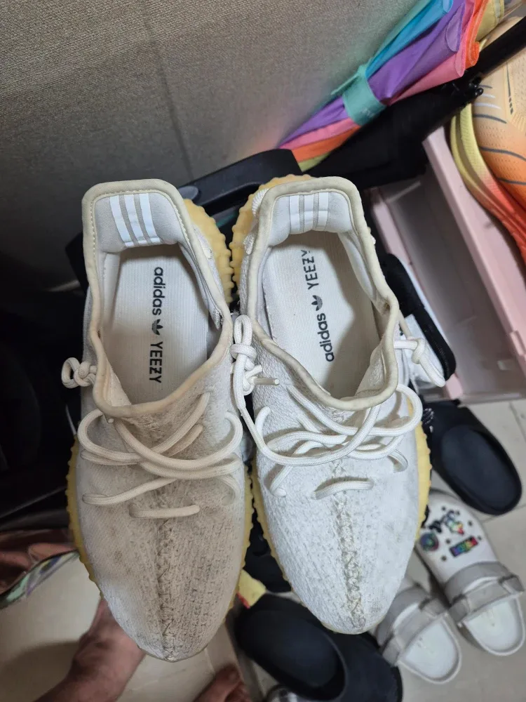 아디다스 이지 부스트 350 V2 크림 화이트
