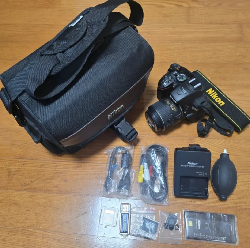 니콘 D5300 DSLR 카메라 팝니다.