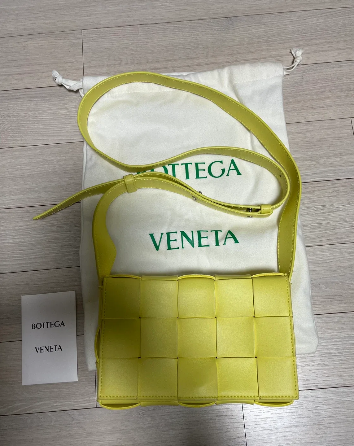 보테가베네타 카세트백 옐로우 스몰 사이즈(정품)