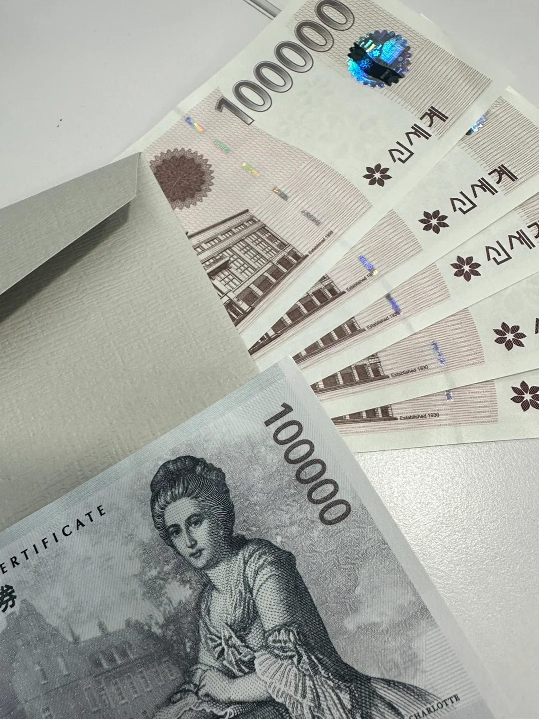 신세계 상품권 10만원권 5장, 롯데 상품권 10만원권 1장