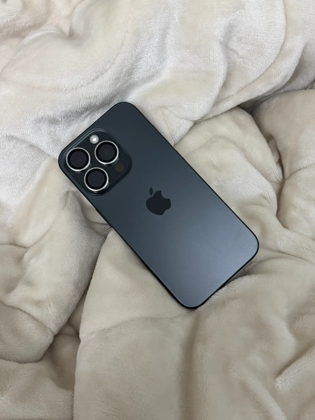 아이폰 15 Pro 티타늄 블랙