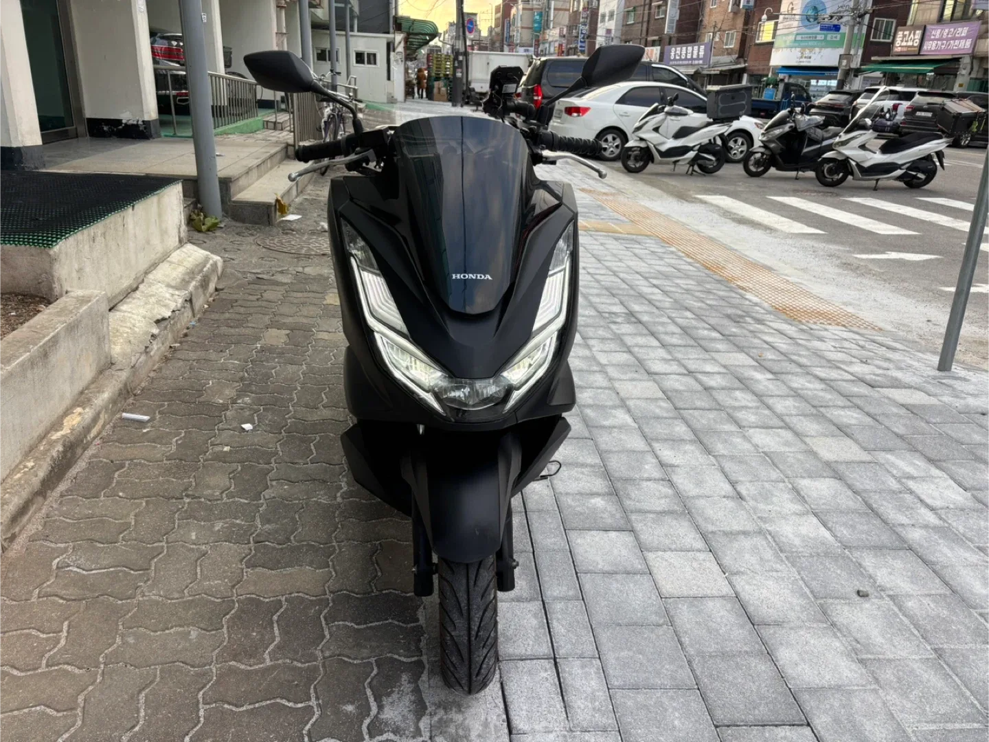 혼다 PCX 125 블랙 적은키로수 팔아요