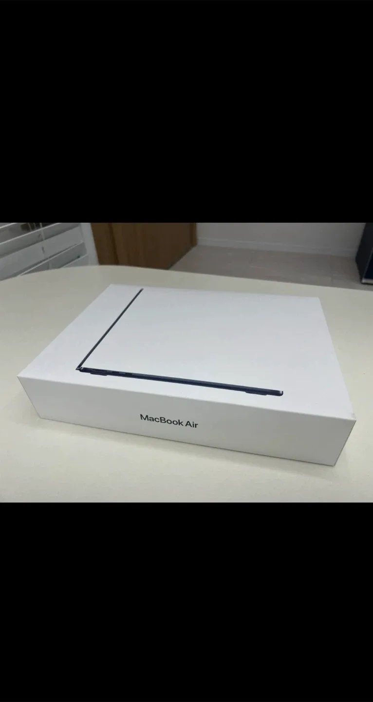 미개봉 맥북 에어 13 M3 칩 16GB/512GB