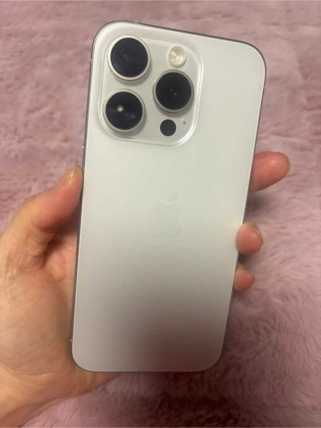 아이폰15Pro 256기가 화이트 티타늄