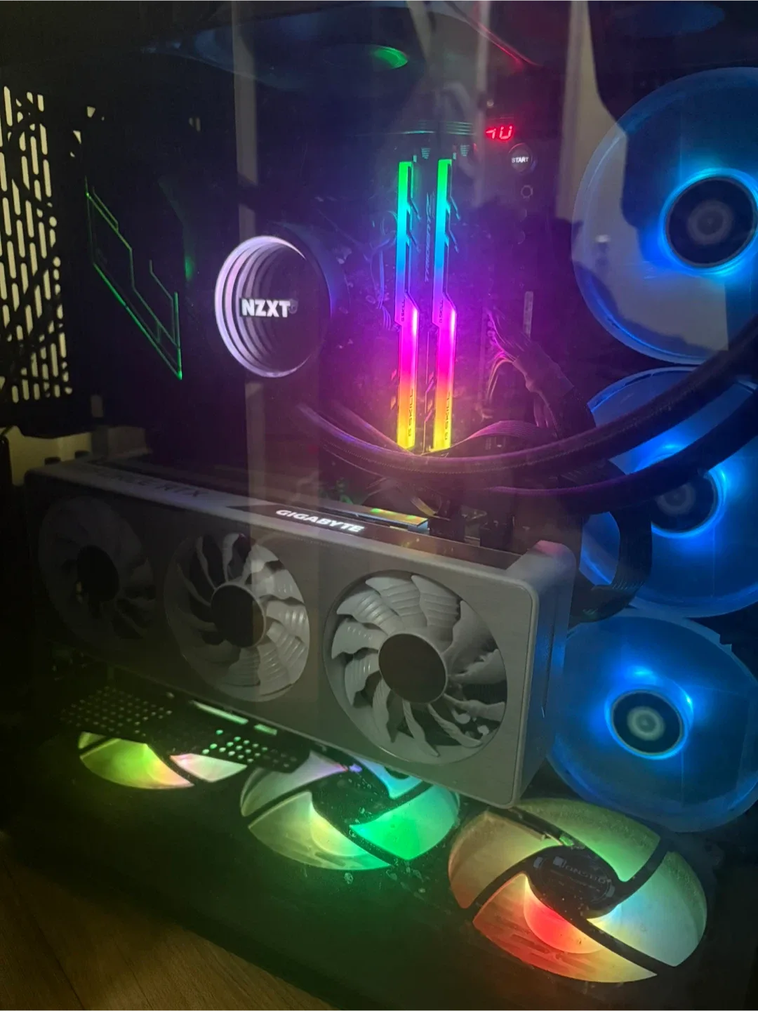 게이밍 컴퓨터팝니다. i7-9700 3070 가격내림