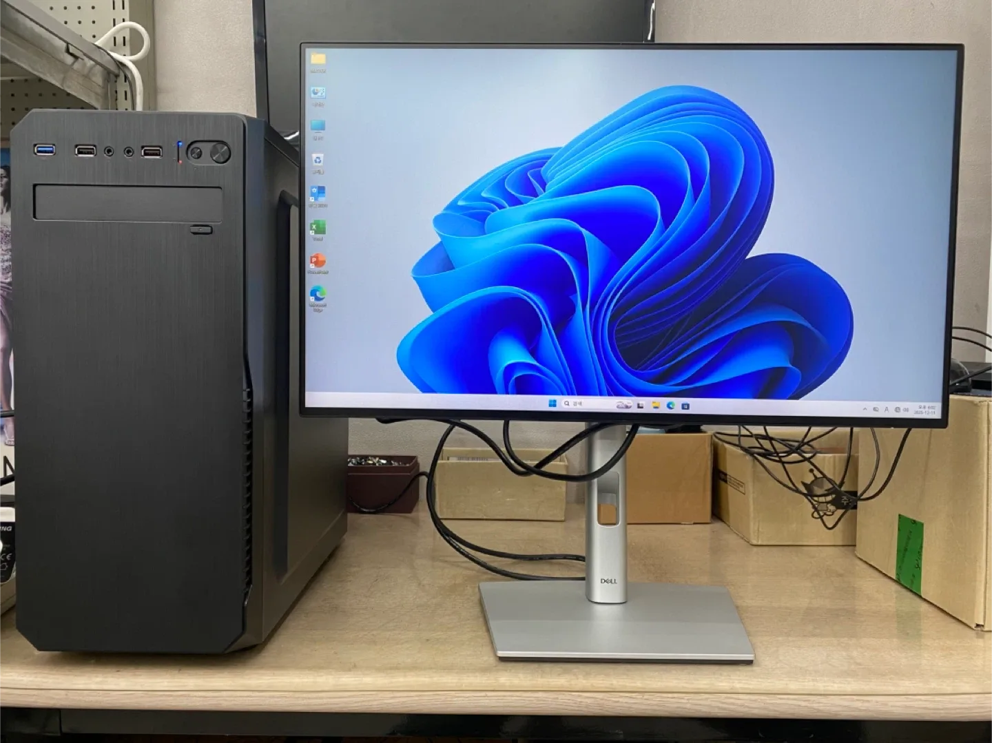 롤 게임용. 사무용 i7-4790 컴퓨터+Dell 24인치 모니터. 풀세트 판매합니다